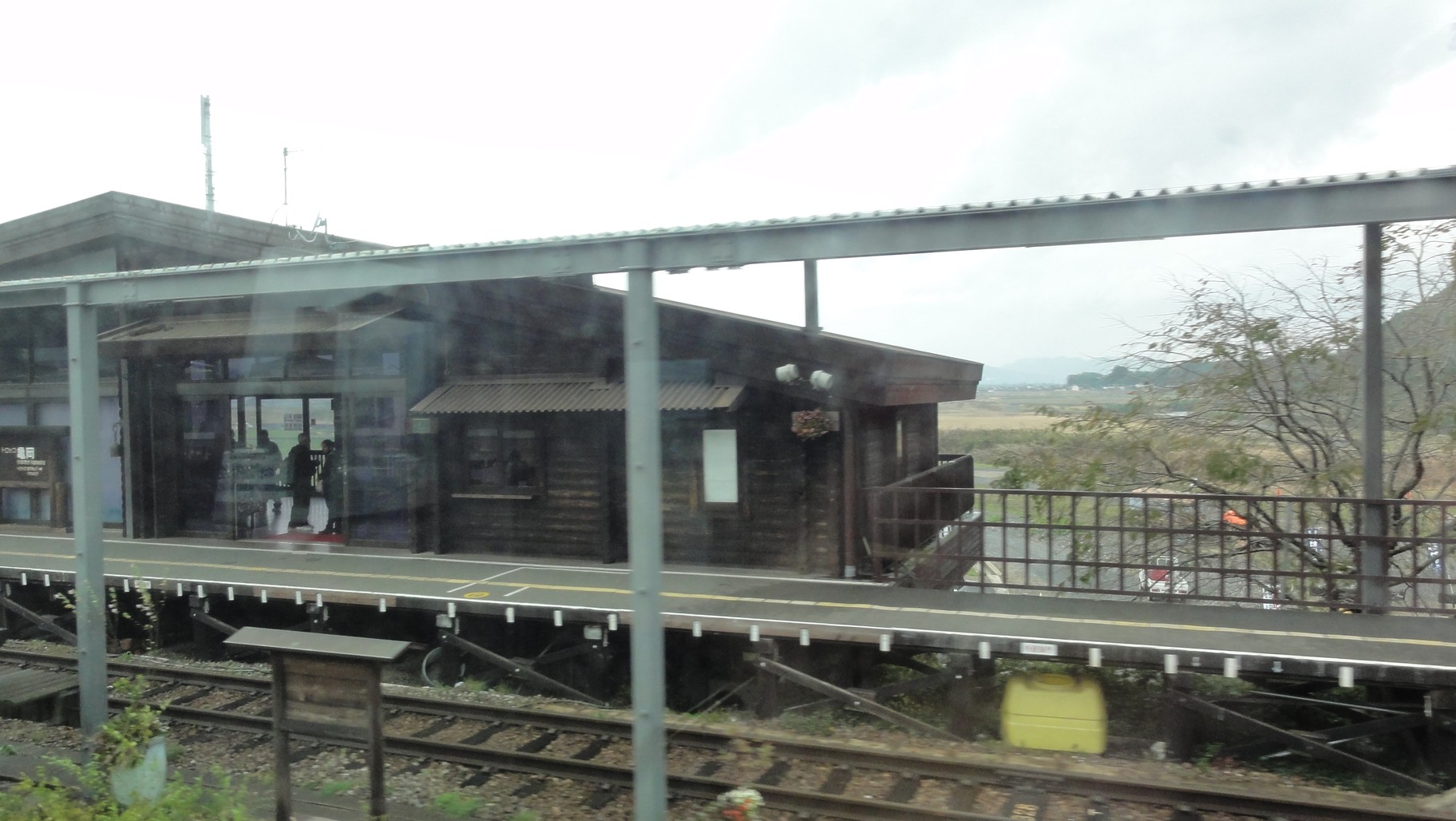 JR列車看トロッコ亀岡駅